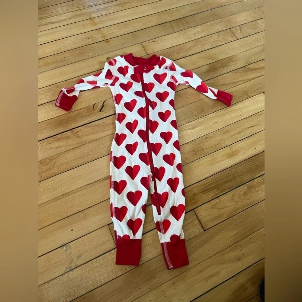 Hanna Andersson heart print one‎ piece sleeper